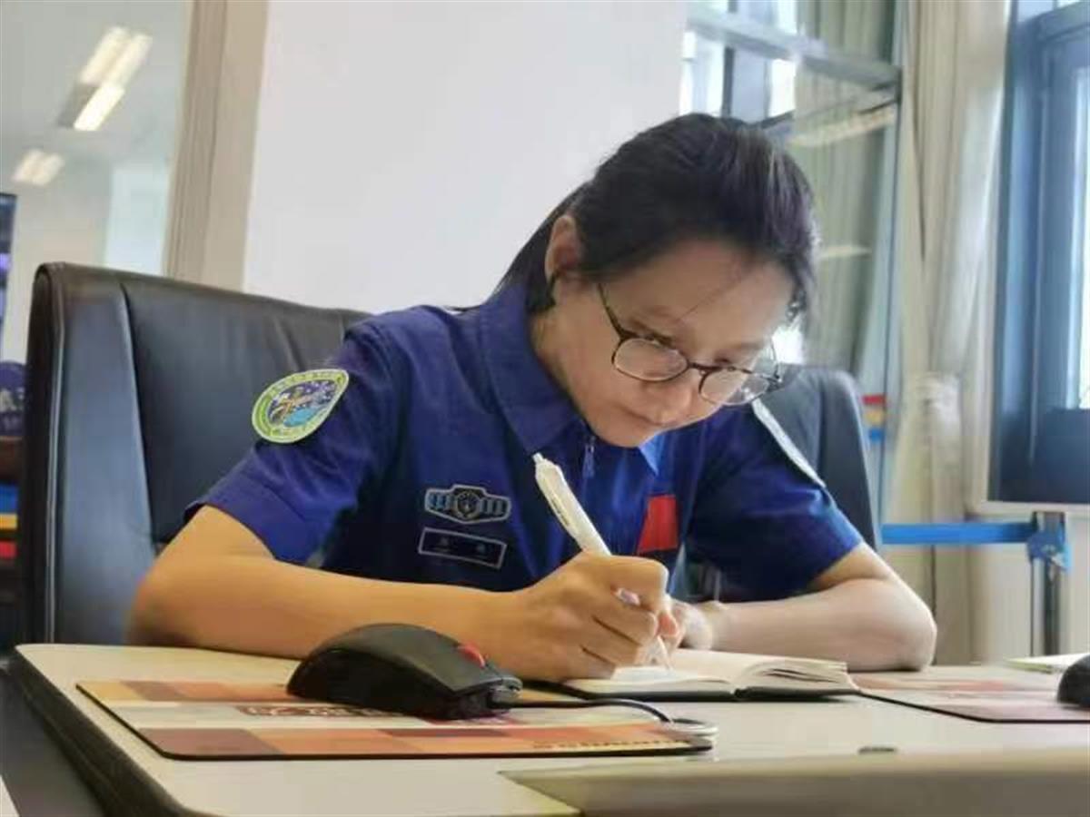 郑艳的城市生活,最新资讯与温馨日常