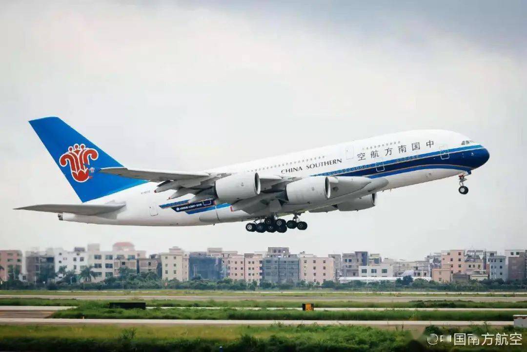 中国最新机型亮相，引领航空新时代的领航者