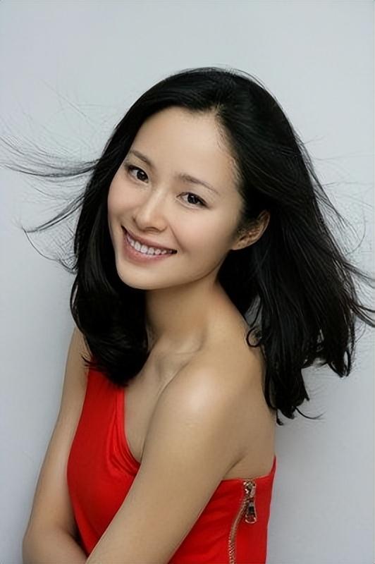 揭秘最新原配暴打小三视频真相，小红书发出警告