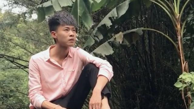 许华升最新搞笑视频集锦，娱乐时代的璀璨明星风采展现！